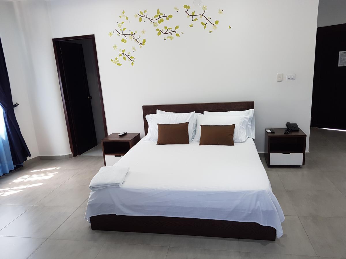 Hotel Plaza Real Монтелибано Экстерьер фото