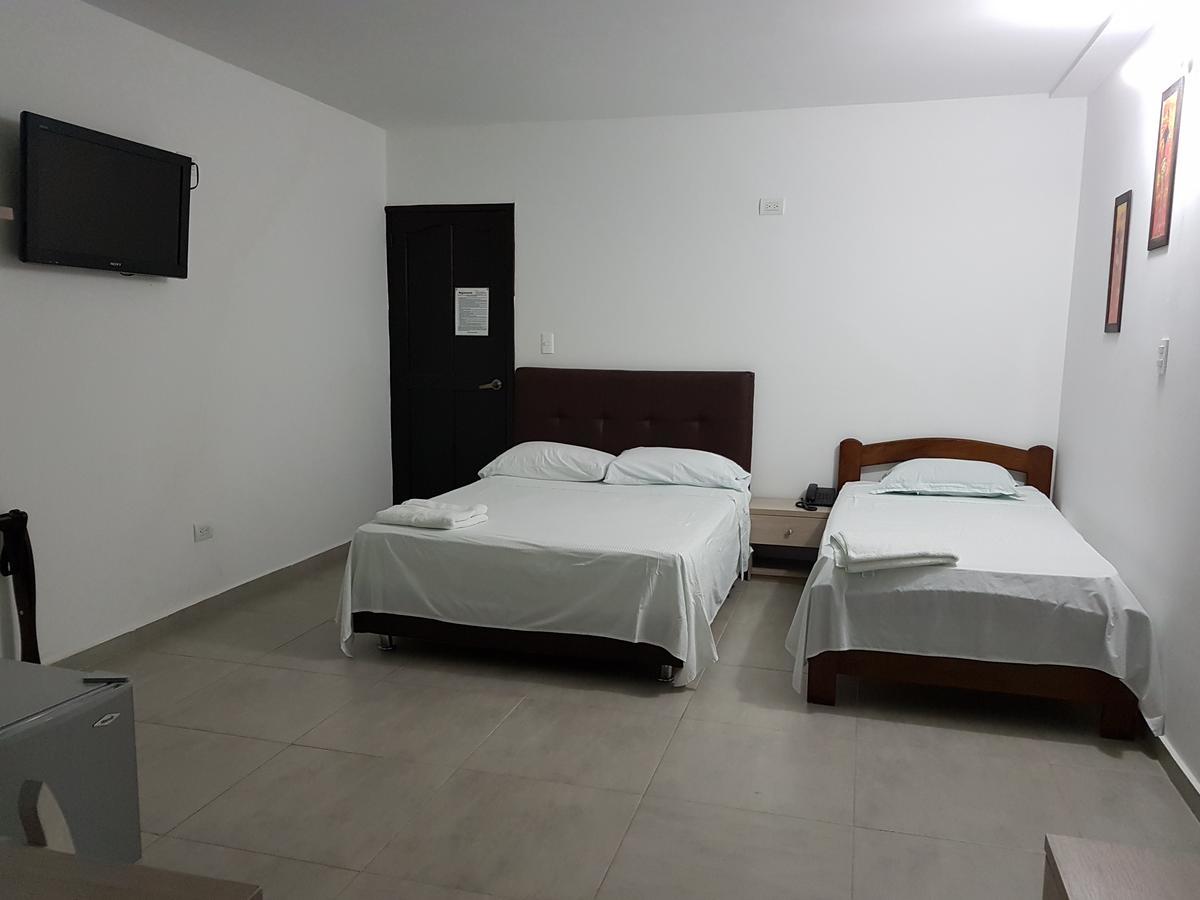 Hotel Plaza Real Монтелибано Экстерьер фото
